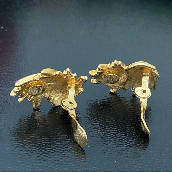 Vintage MONET Signed Gold-tone Wheat Spray Rope Feather Clip On Earrings - Picture 12 of 15